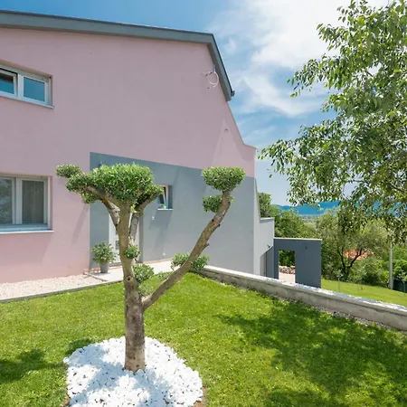 Holiday home Awesome In Donji Vinjani With Kitchen