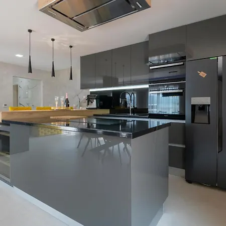 Awesome In Donji Vinjani With Kitchen *